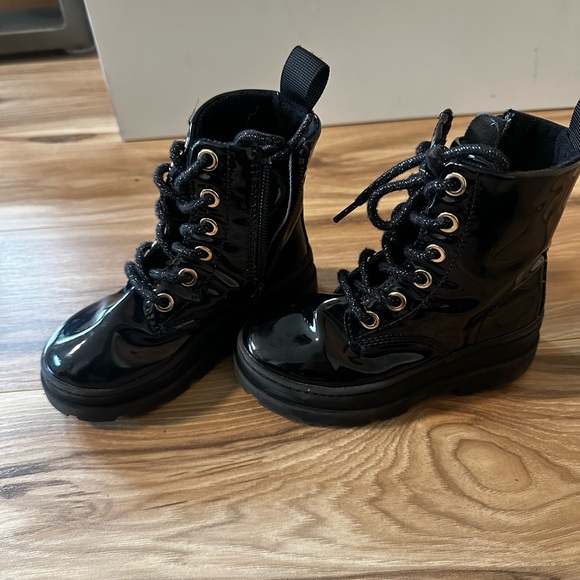 H&M size 8.5 toddler girl boots - Picture 2 of 4